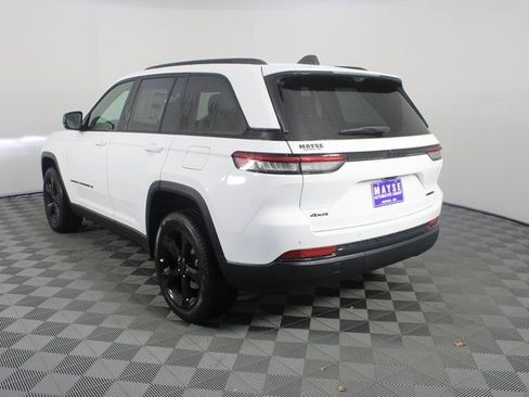 New 2025 Jeep Grand Cherokee Limited image 27