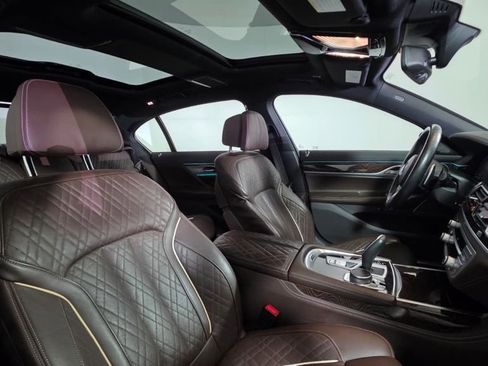 Used 2021 BMW 750i xDrive w/ Luxury Rear Seating Package image 12