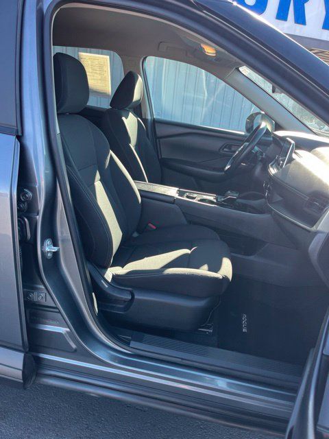 Used 2024 Nissan Rogue S AWD/4WD image 28