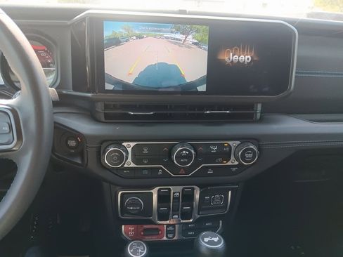 Used 2024 Jeep Wrangler Unlimited Rubicon 4xe image 13