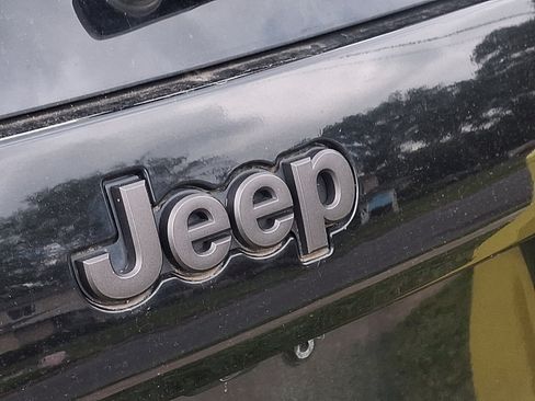 Used 2021 Jeep Cherokee Latitude Lux 80th Anniv w/ Quick Order Package 26U 80TH FWD image 4