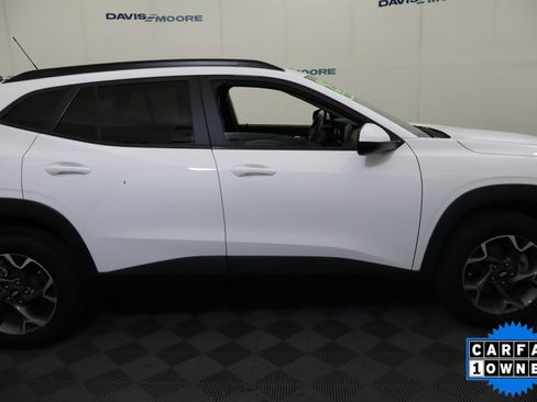 Used 2025 Chevrolet Trax LT FWD image 5