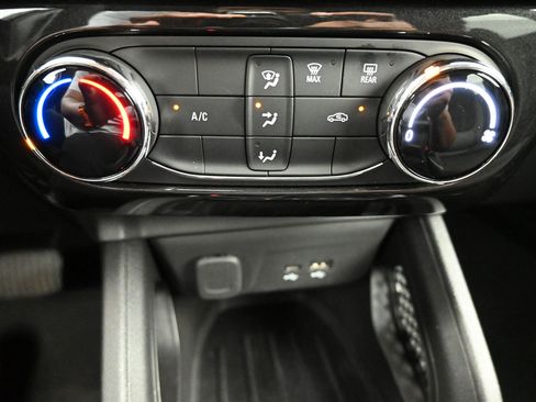 Used 2025 Chevrolet TrailBlazer LT FWD image 23