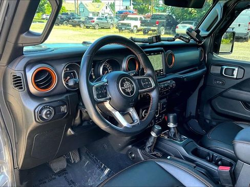 Used 2023 Jeep Gladiator Mojave w/ LED Lighting Group AWD/4WD image 18