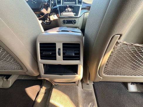 Used 2015 Mercedes-Benz GL 450 4MATIC image 41