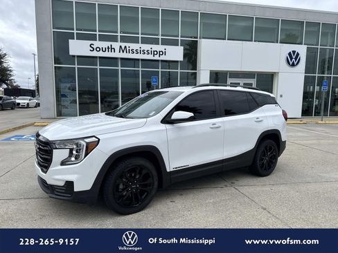 Used 2022 GMC Terrain SLE w/ Driver Convenience Package image 1