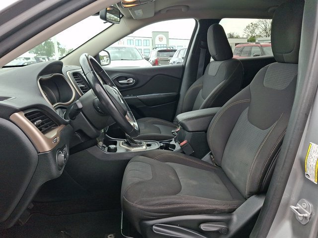 Used 2016 Jeep Cherokee Latitude AWD/4WD image 17