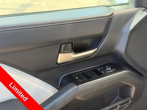 Used 2025 Toyota Tacoma Limited AWD/4WD image 18