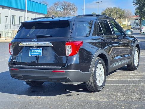 Used 2023 Ford Explorer XLT image 5
