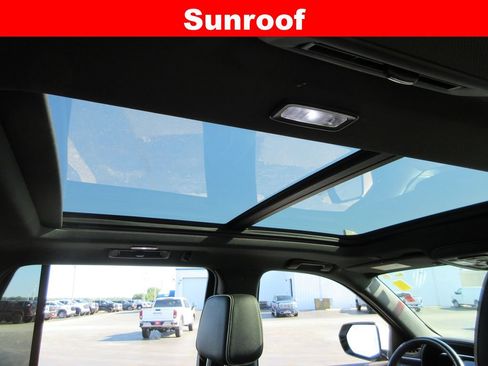 Certified 2022 GMC Yukon SLT w/ SLT Premium Package AWD/4WD image 16