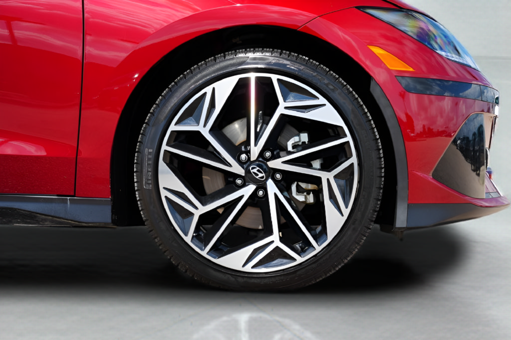 Certified 2025 Hyundai Ioniq 6 SEL AWD/4WD image 9