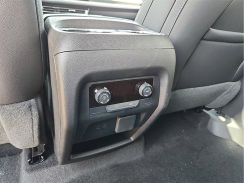 New 2025 Chevrolet Traverse LT w/ Driver Confidence Package image 13