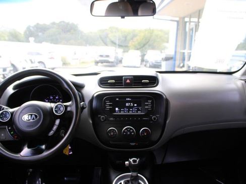 Used 2017 Kia Soul image 6