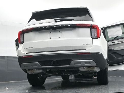 Used 2025 Ford Explorer Active w/ Active Comfort Package AWD/4WD image 38