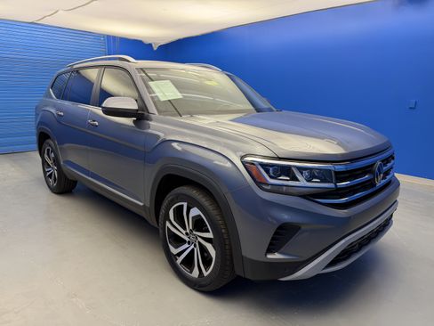 Used 2023 Volkswagen Atlas SEL AWD/4WD image 2