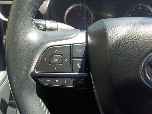 Used 2020 Toyota Highlander LE FWD image 21