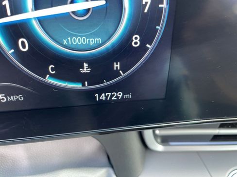 Used 2025 Hyundai Elantra SEL image 39