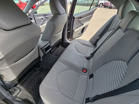 Used 2022 Toyota Camry SE image 13