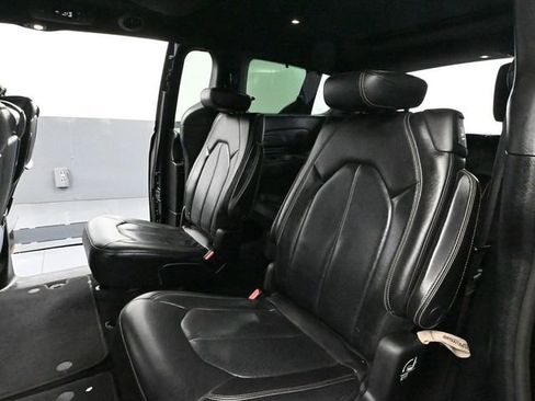 Used 2019 Chrysler Pacifica Touring-L Plus w/ Advanced Safetytec Group image 38