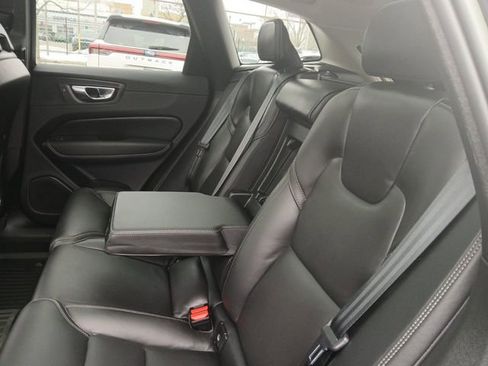 Used 2022 Volvo XC60 B5 Inscription w/ Climate Package image 23
