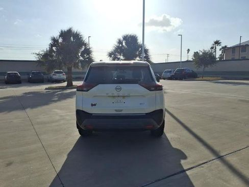 Certified 2023 Nissan Rogue SV FWD image 4