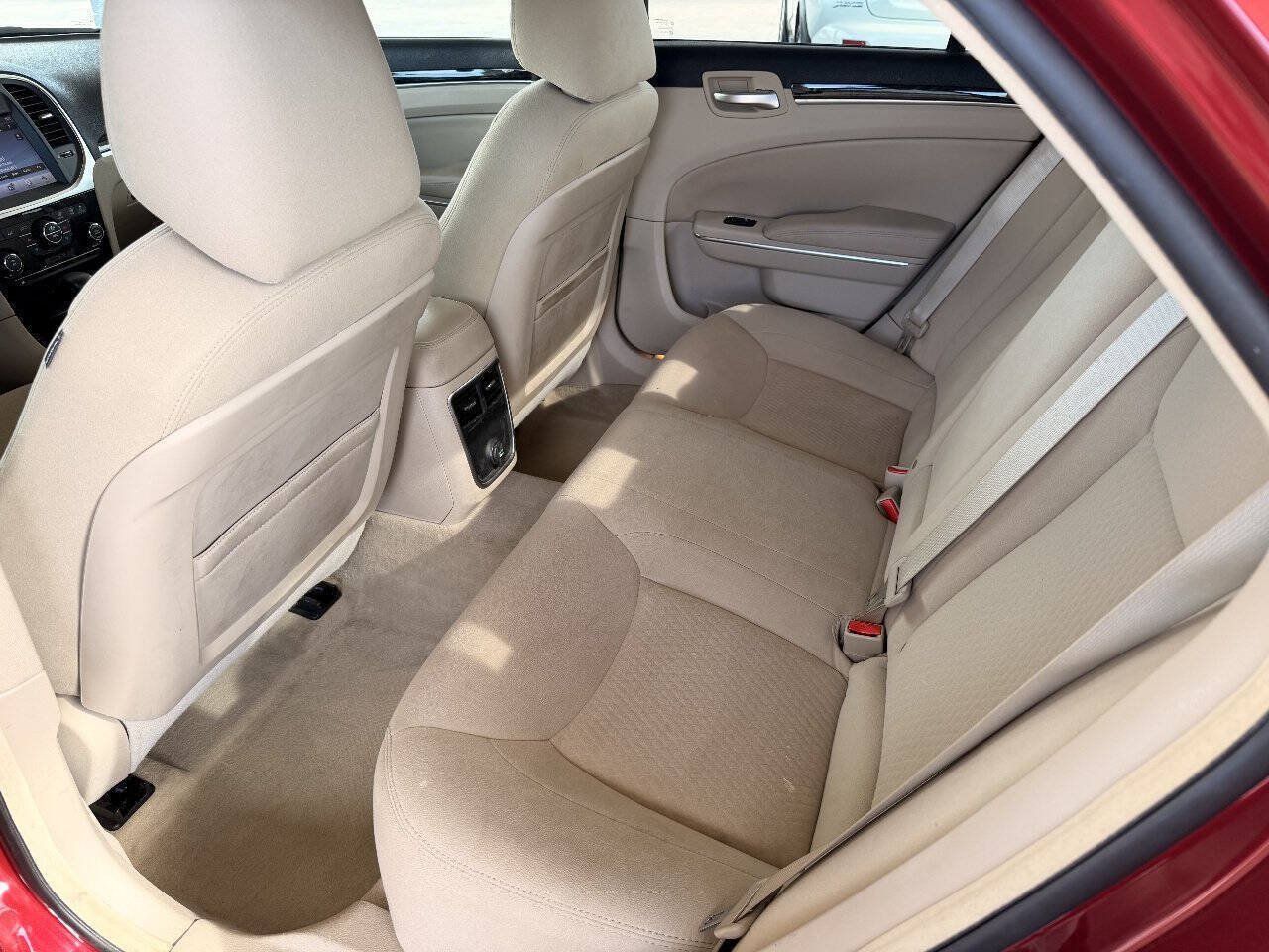 Used 2011 Chrysler 300 RWD image 10