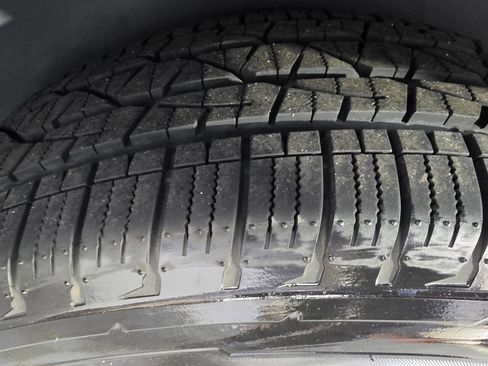 Used 2012 Buick Enclave Premium FWD image 37