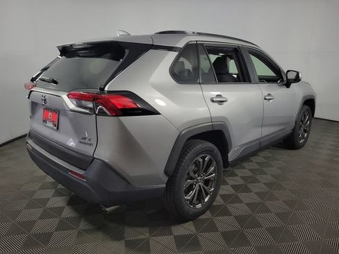 Used 2022 Toyota RAV4 XLE Premium AWD/4WD image 8
