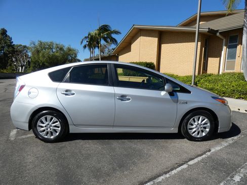 Used 2014 Toyota Prius Prime Plug-In Hybrid image 7