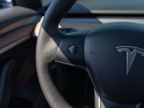 Used 2022 Tesla Model 3 Long Range AWD/4WD image 16