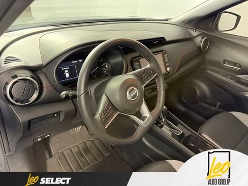 Used 2023 Nissan Kicks SR w/ SR Premium Package FWD image 11