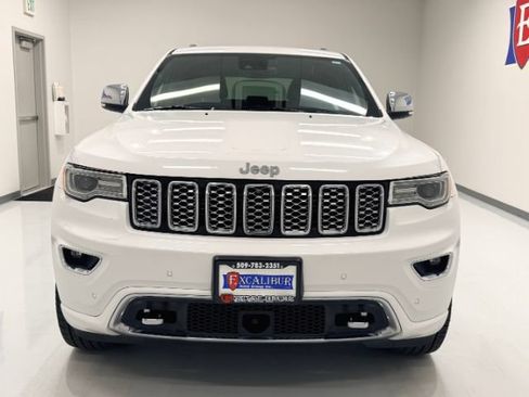 Used 2018 Jeep Grand Cherokee Overland AWD/4WD image 2