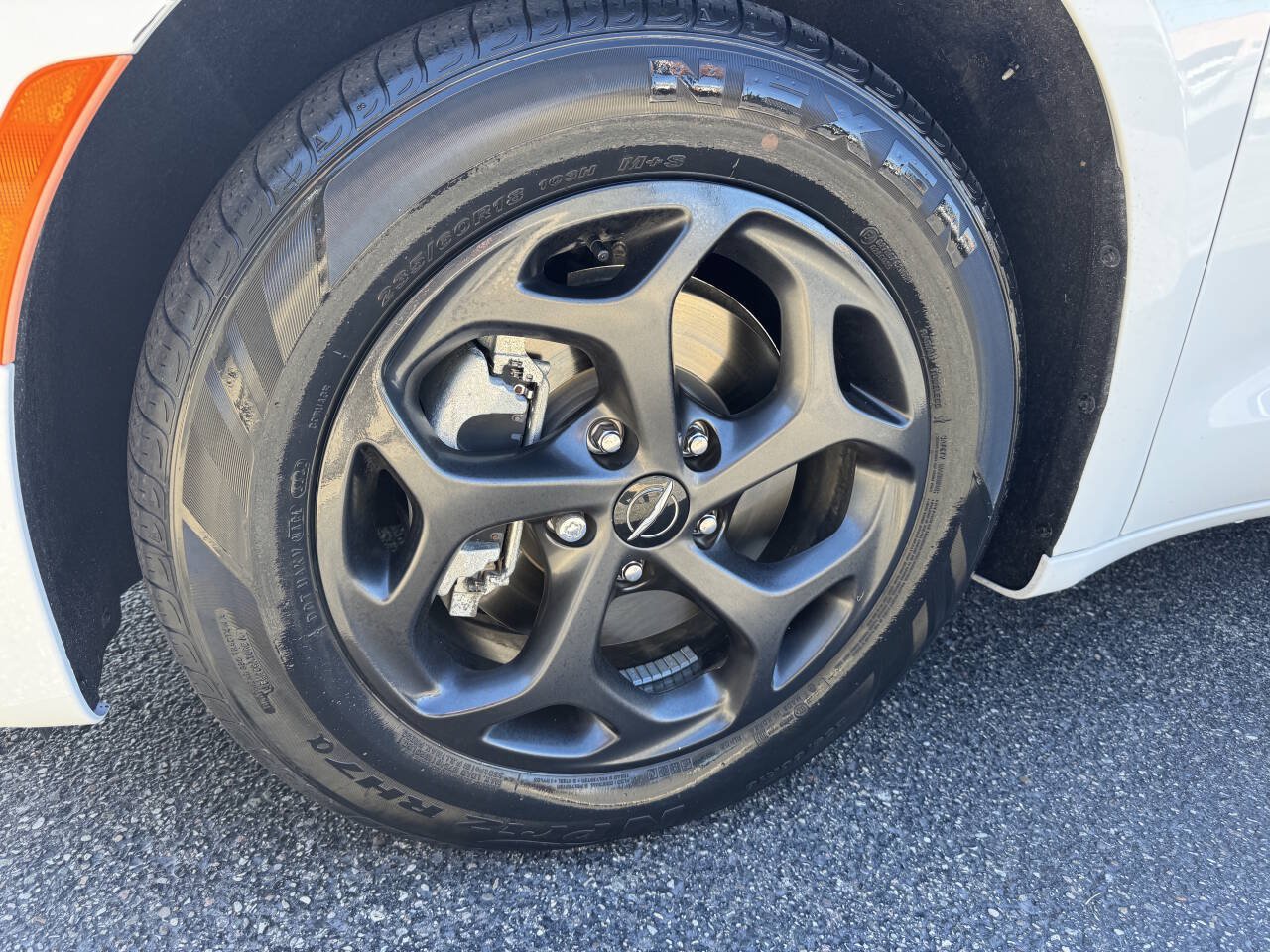 Used 2023 Chrysler Pacifica Limited w/ Uconnect Theater Family Group FWD image 7