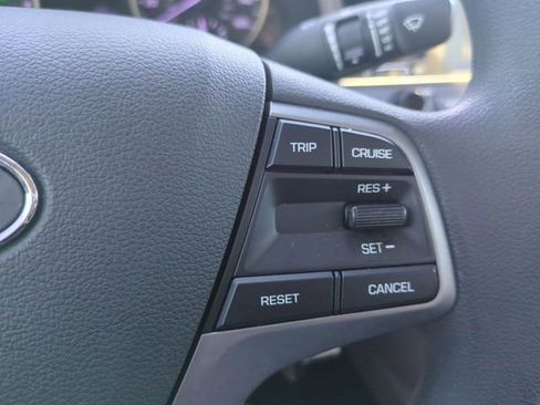 Used 2017 Hyundai Elantra SE image 23