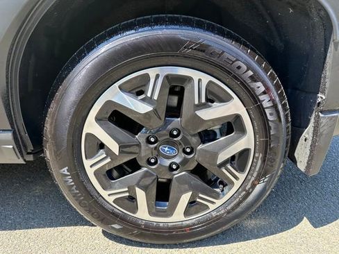 Used 2025 Subaru Forester Premium AWD/4WD image 32