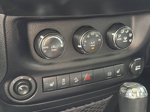 Used 2012 Jeep Wrangler Unlimited Sahara AWD/4WD image 36