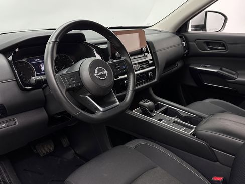 Used 2025 Nissan Pathfinder SV FWD image 8