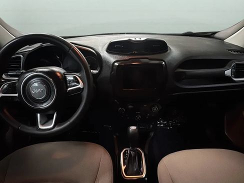 Used 2018 Jeep Renegade Latitude w/ Popular Equipment Group FWD image 9
