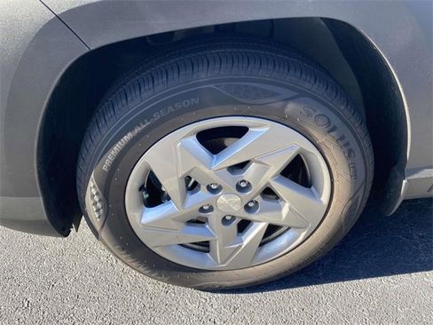 Used 2025 Hyundai Kona SE image 11