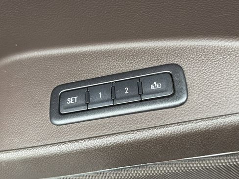 Used 2015 Chevrolet Suburban LTZ image 28