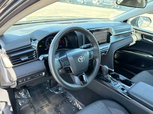 Used 2025 Toyota Camry LE FWD image 10