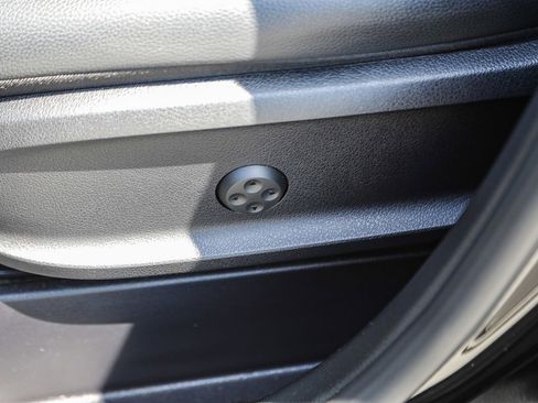 Used 2021 Mercedes-Benz GLB 250 image 19