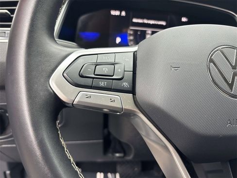 Used 2024 Volkswagen Tiguan SE image 21