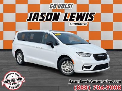 New 2026 Chrysler Pacifica Select