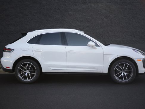 Certified 2025 Porsche Macan image 8