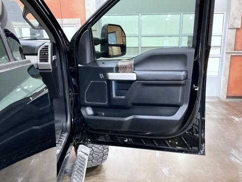 Used 2017 Ford F250 Lariat w/ Lariat Ultimate Package image 16