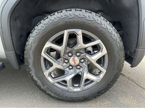 New 2026 GMC Sierra 1500 SLT AWD/4WD image 17