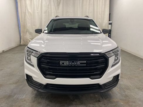 Used 2023 GMC Terrain SLE w/ Driver Convenience Package AWD/4WD image 2
