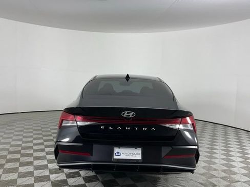 Used 2025 Hyundai Elantra SEL FWD image 6