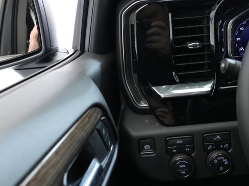 Used 2024 Chevrolet Silverado 1500 LT image 19